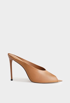 Коричневый